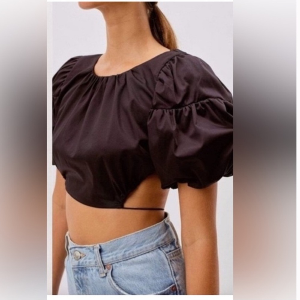 Black balloon open back cropped top